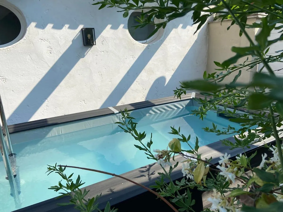 La Villa Rapha\'Elle contacts